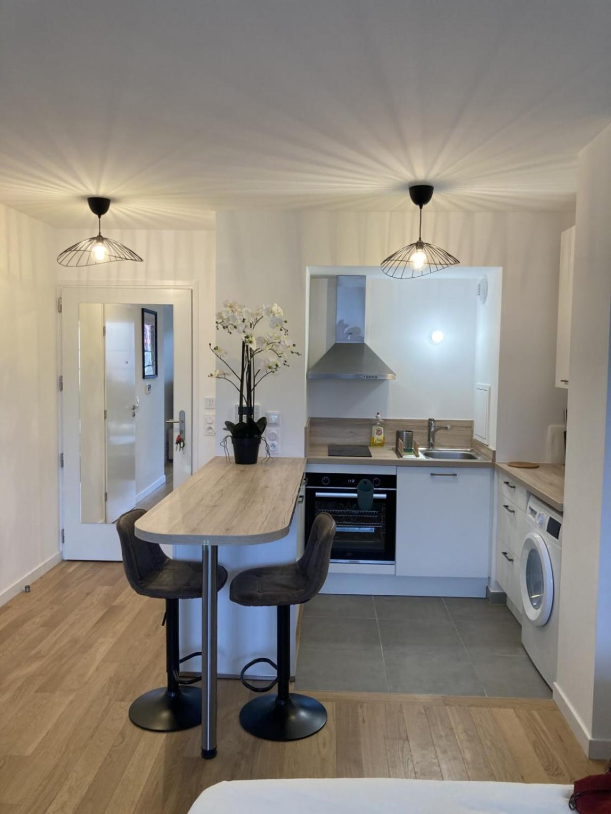 Very Nice And Quiet 42 M In Suresnes With Parking Exterior foto